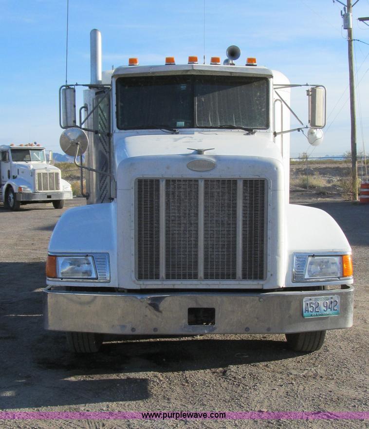 image for item G5582 1998 Peterbilt 377 semi truck