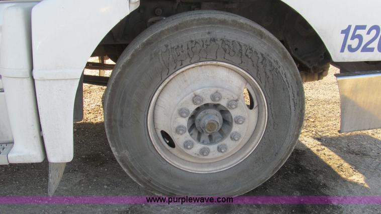 image for item G5582 1998 Peterbilt 377 semi truck