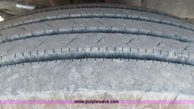 image for item G5582 1998 Peterbilt 377 semi truck