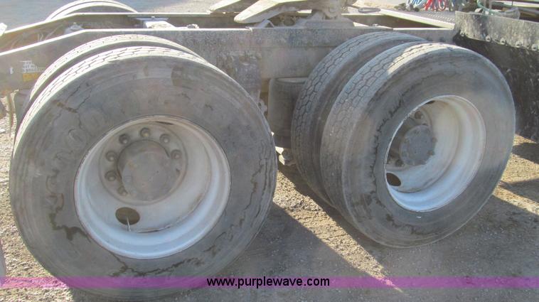 image for item G5582 1998 Peterbilt 377 semi truck