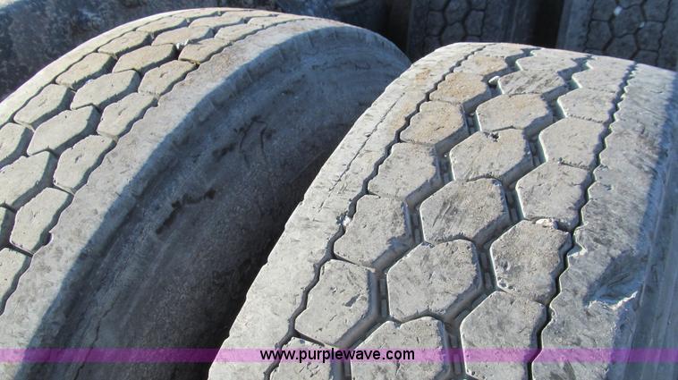 image for item G5582 1998 Peterbilt 377 semi truck