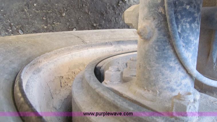 image for item G5582 1998 Peterbilt 377 semi truck