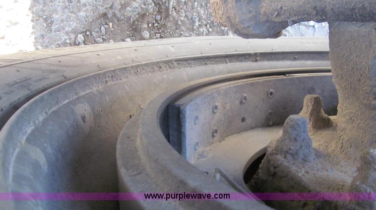 image for item G5582 1998 Peterbilt 377 semi truck