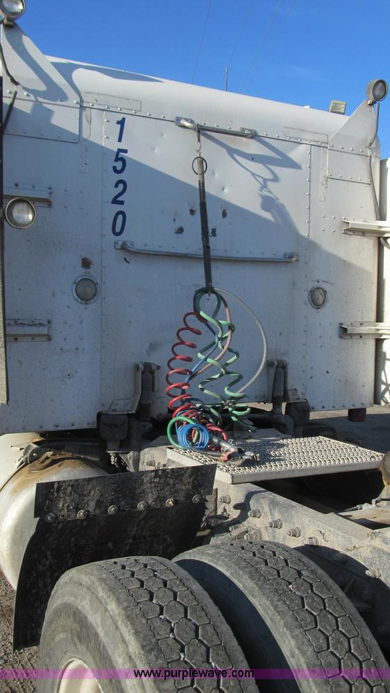 image for item G5582 1998 Peterbilt 377 semi truck