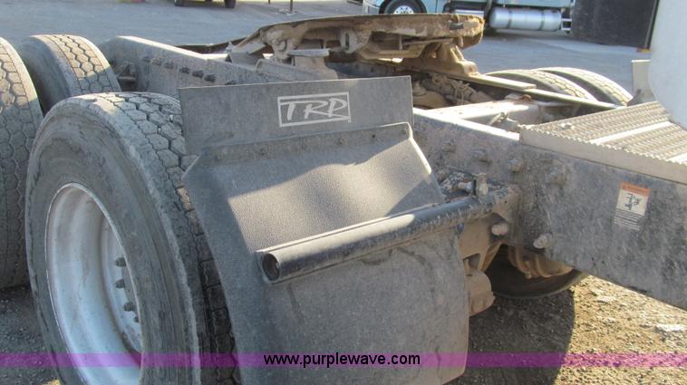 image for item G5582 1998 Peterbilt 377 semi truck