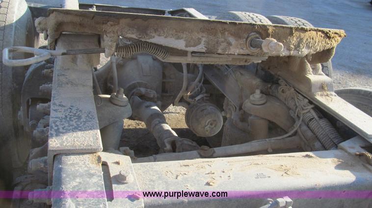 image for item G5582 1998 Peterbilt 377 semi truck