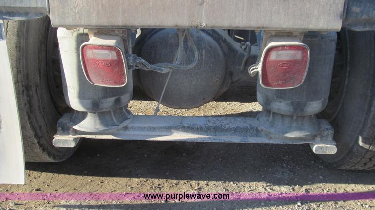 image for item G5582 1998 Peterbilt 377 semi truck