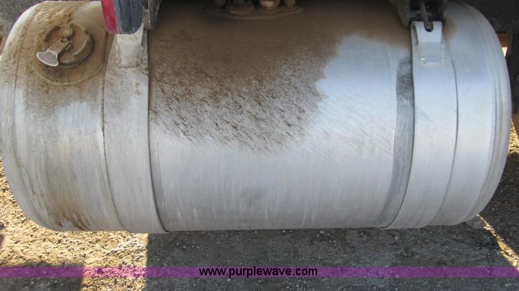 image for item G5582 1998 Peterbilt 377 semi truck