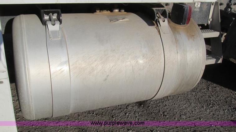 image for item G5582 1998 Peterbilt 377 semi truck