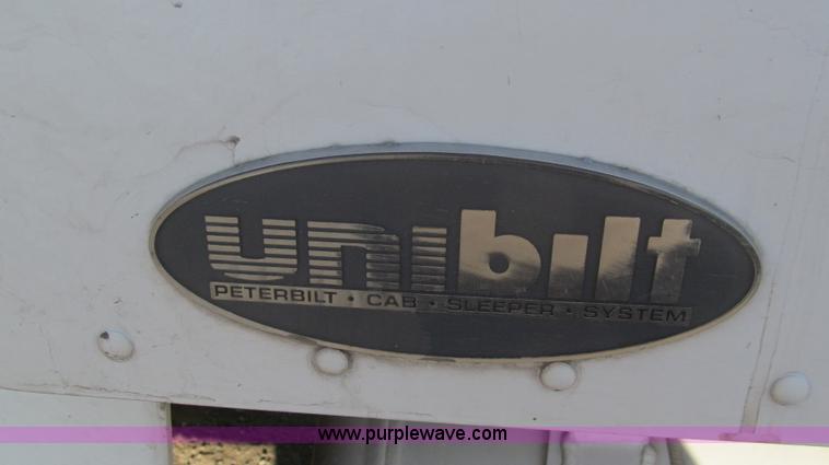 image for item G5582 1998 Peterbilt 377 semi truck