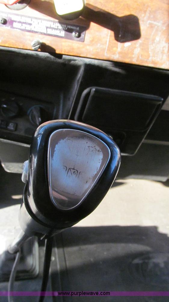 image for item G5582 1998 Peterbilt 377 semi truck