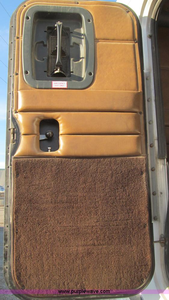 image for item G5582 1998 Peterbilt 377 semi truck