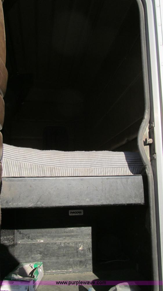 image for item G5582 1998 Peterbilt 377 semi truck