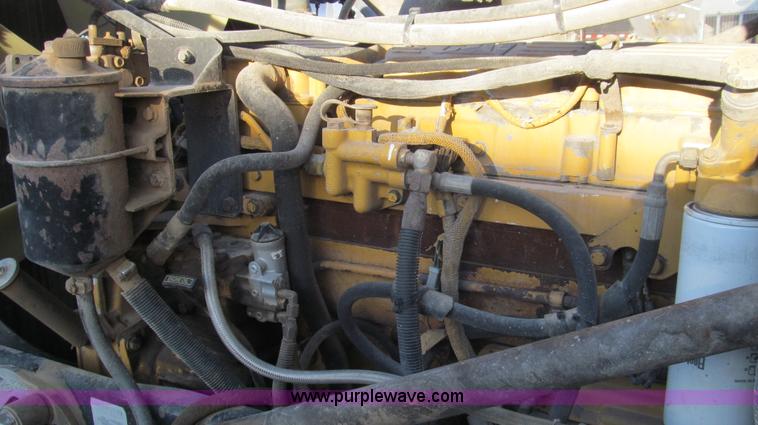 image for item G5582 1998 Peterbilt 377 semi truck