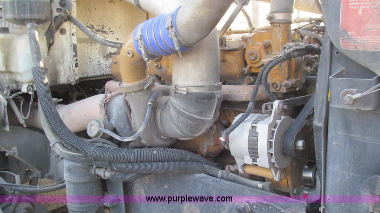 image for item G5582 1998 Peterbilt 377 semi truck