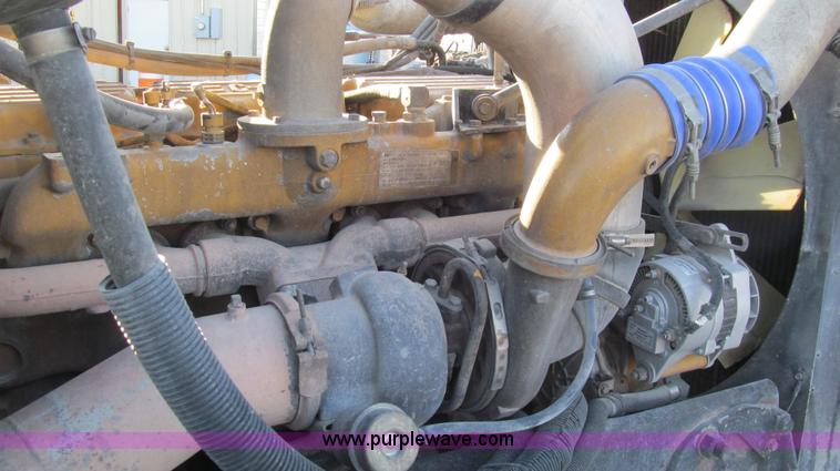 image for item G5582 1998 Peterbilt 377 semi truck