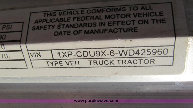 image for item G5582 1998 Peterbilt 377 semi truck