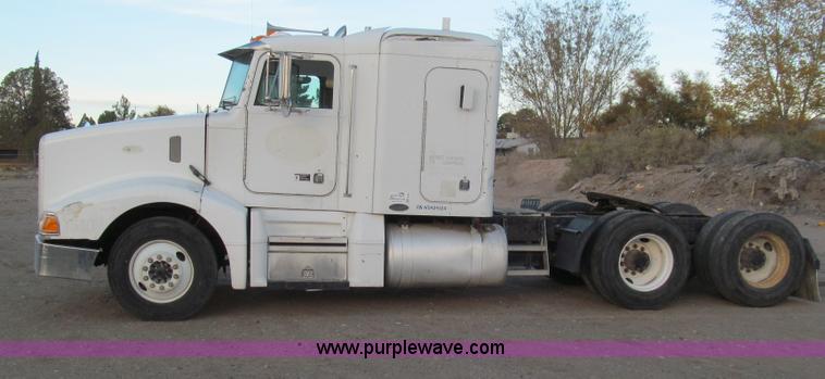 image for item G5583 1998 Peterbilt 377 semi truck
