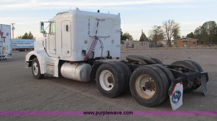 image for item G5583 1998 Peterbilt 377 semi truck