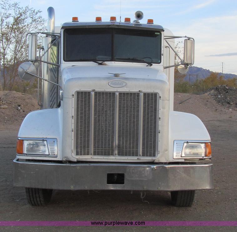 image for item G5583 1998 Peterbilt 377 semi truck