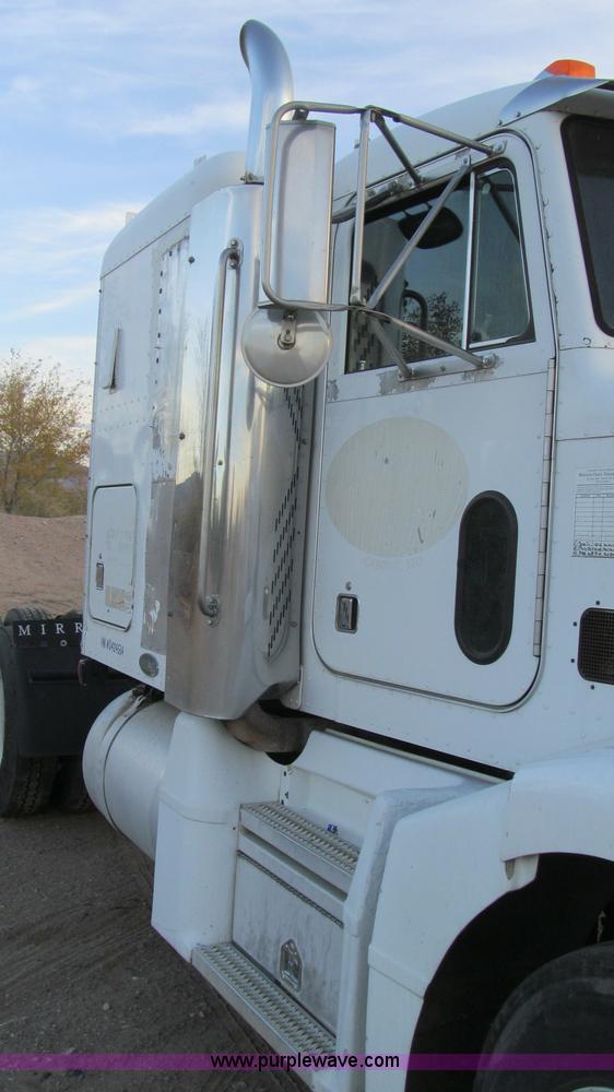 image for item G5583 1998 Peterbilt 377 semi truck