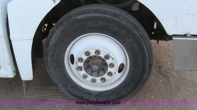 image for item G5583 1998 Peterbilt 377 semi truck