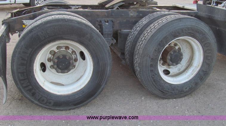 image for item G5583 1998 Peterbilt 377 semi truck