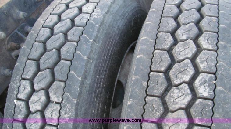 image for item G5583 1998 Peterbilt 377 semi truck