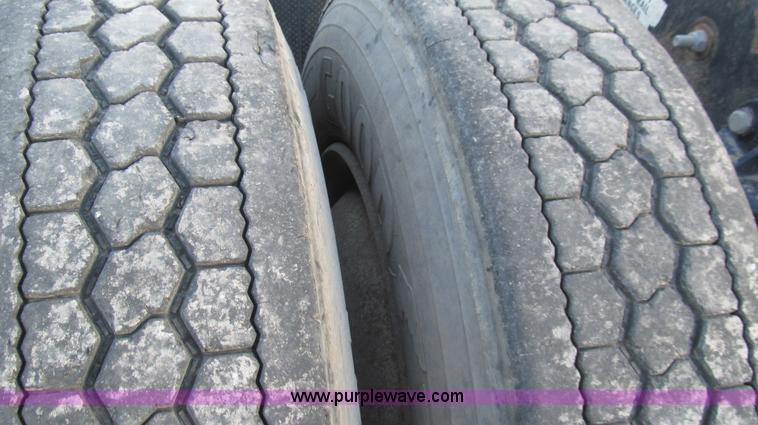 image for item G5583 1998 Peterbilt 377 semi truck