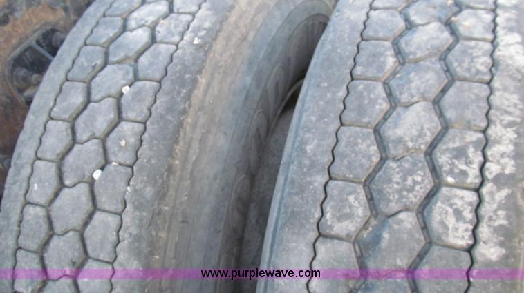 image for item G5583 1998 Peterbilt 377 semi truck