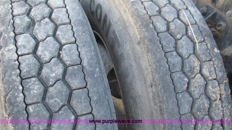 image for item G5583 1998 Peterbilt 377 semi truck