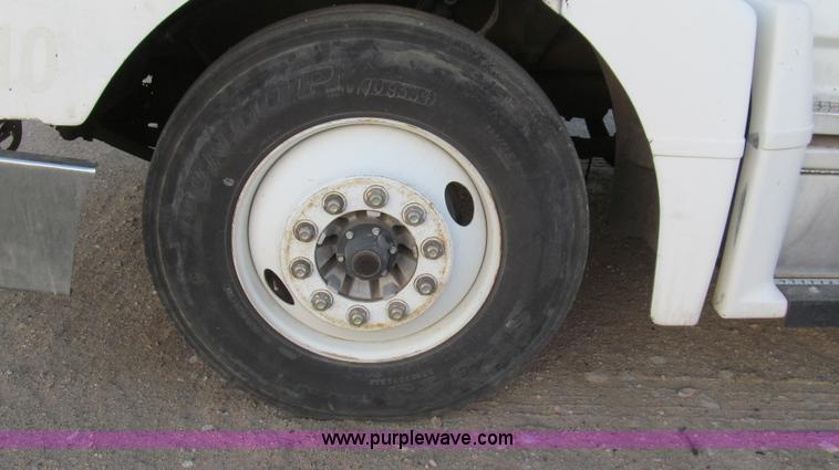 image for item G5583 1998 Peterbilt 377 semi truck