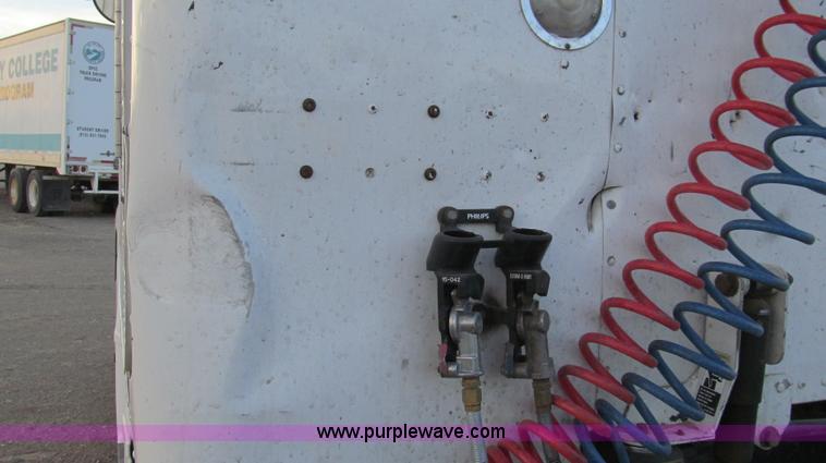 image for item G5583 1998 Peterbilt 377 semi truck