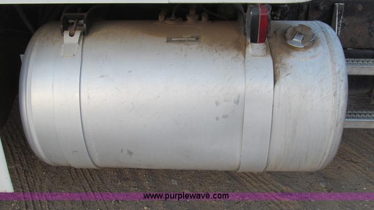 image for item G5583 1998 Peterbilt 377 semi truck