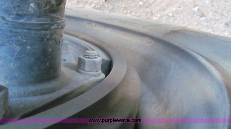 image for item G5583 1998 Peterbilt 377 semi truck