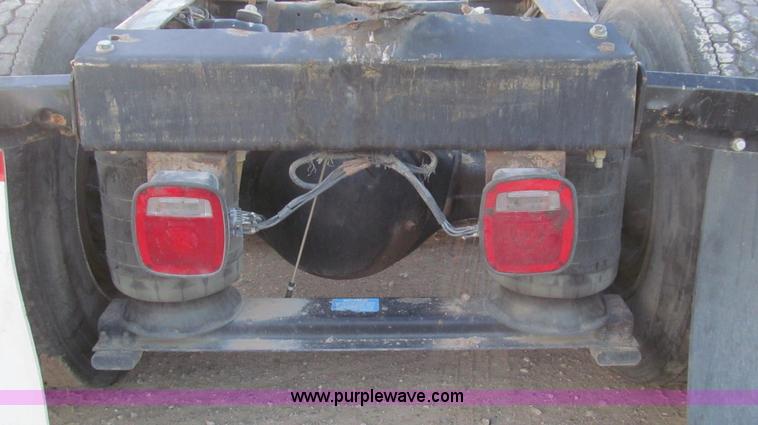 image for item G5583 1998 Peterbilt 377 semi truck