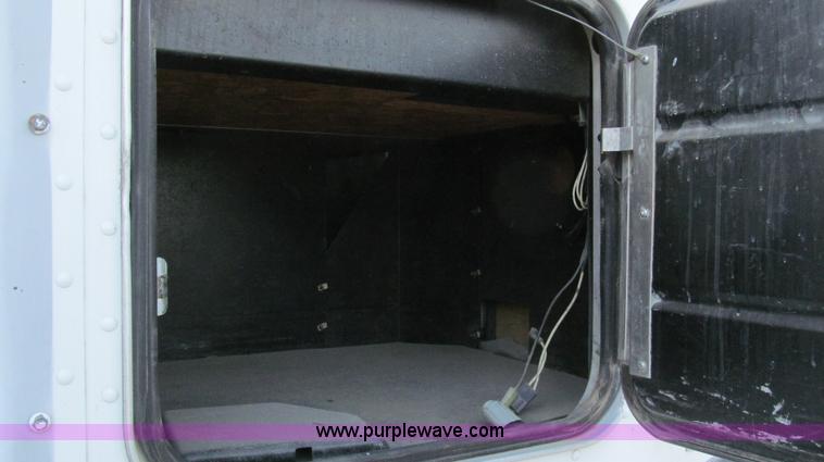 image for item G5583 1998 Peterbilt 377 semi truck