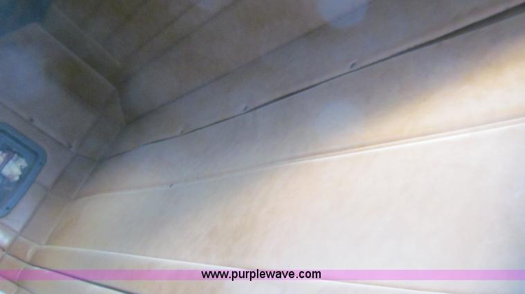 image for item G5583 1998 Peterbilt 377 semi truck