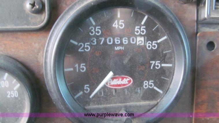 image for item G5583 1998 Peterbilt 377 semi truck
