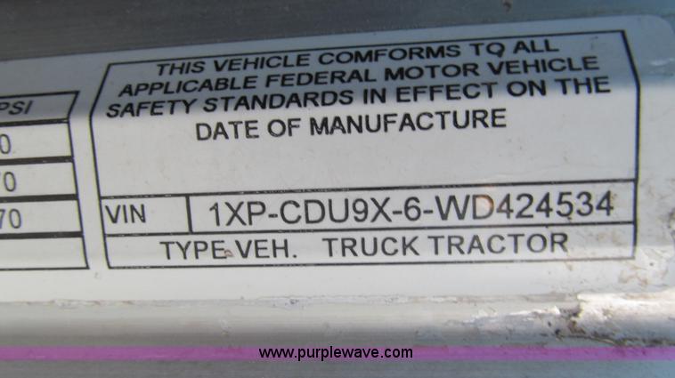 image for item G5583 1998 Peterbilt 377 semi truck