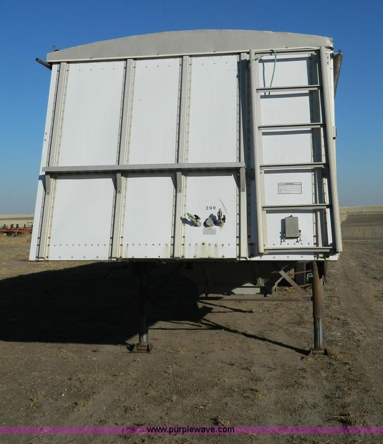 image for item G7579 1994 Merritt 42' double hopper grain trailer