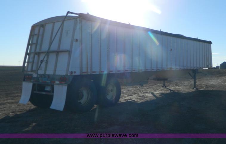 image for item G7579 1994 Merritt 42' double hopper grain trailer