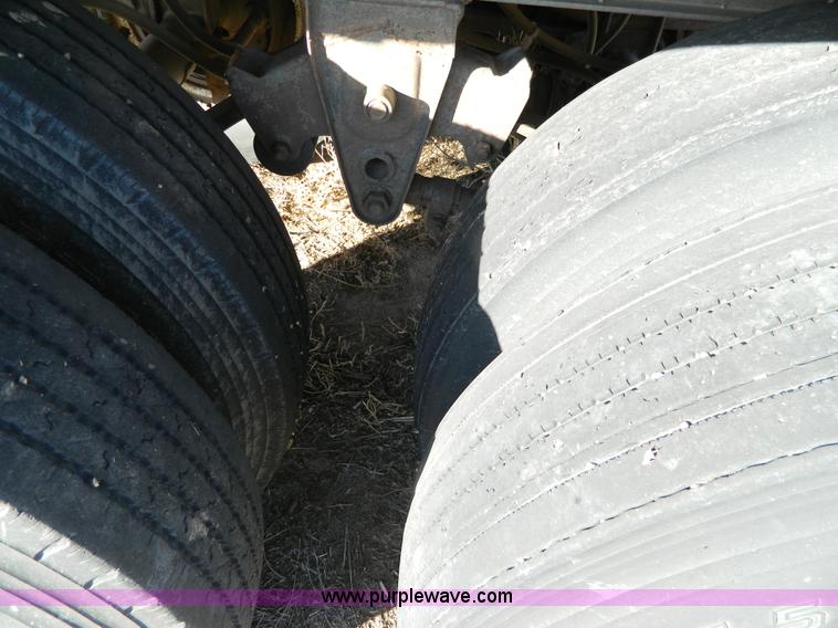 image for item G7579 1994 Merritt 42' double hopper grain trailer