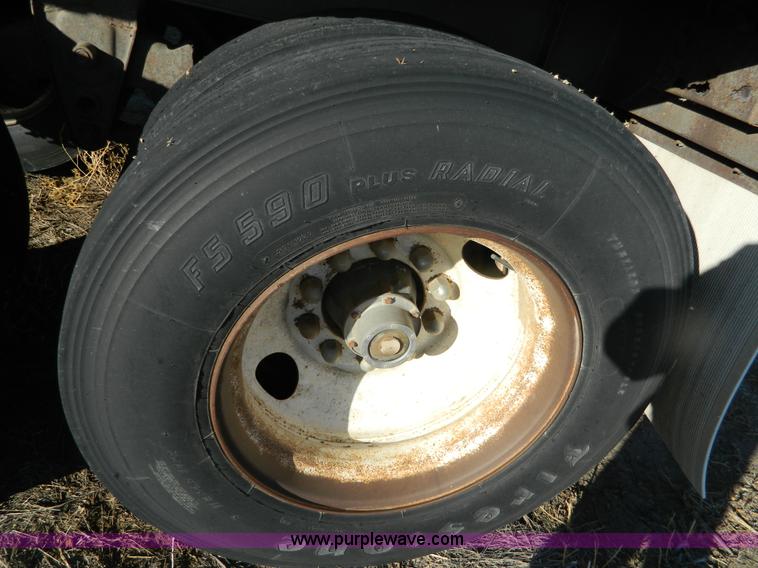 image for item G7579 1994 Merritt 42' double hopper grain trailer