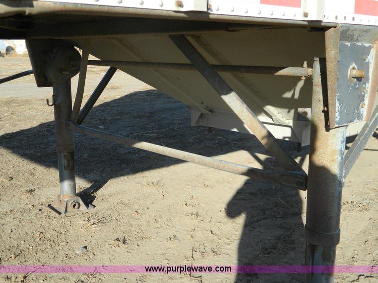 image for item G7579 1994 Merritt 42' double hopper grain trailer