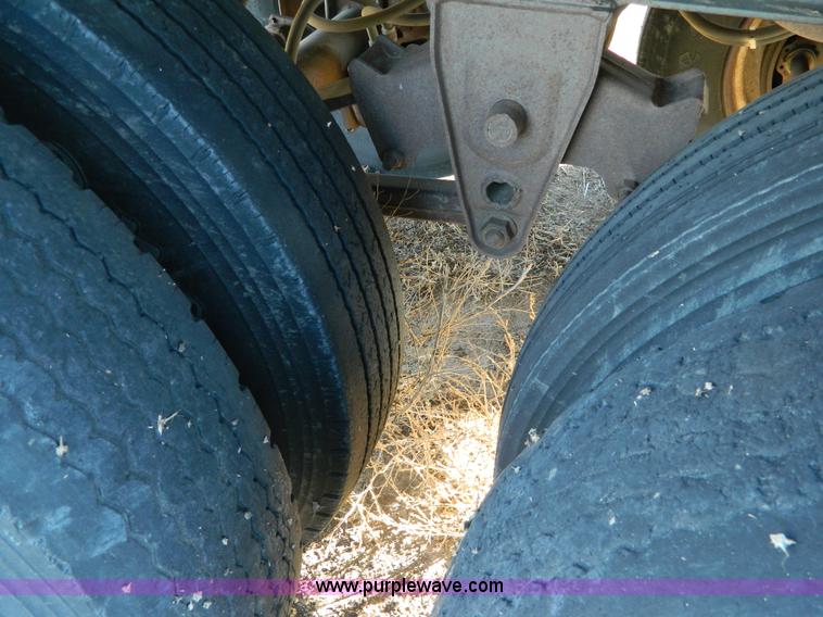 image for item G7579 1994 Merritt 42' double hopper grain trailer