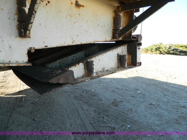 image for item G7580 1979 Trail-Eze lowboy trailer