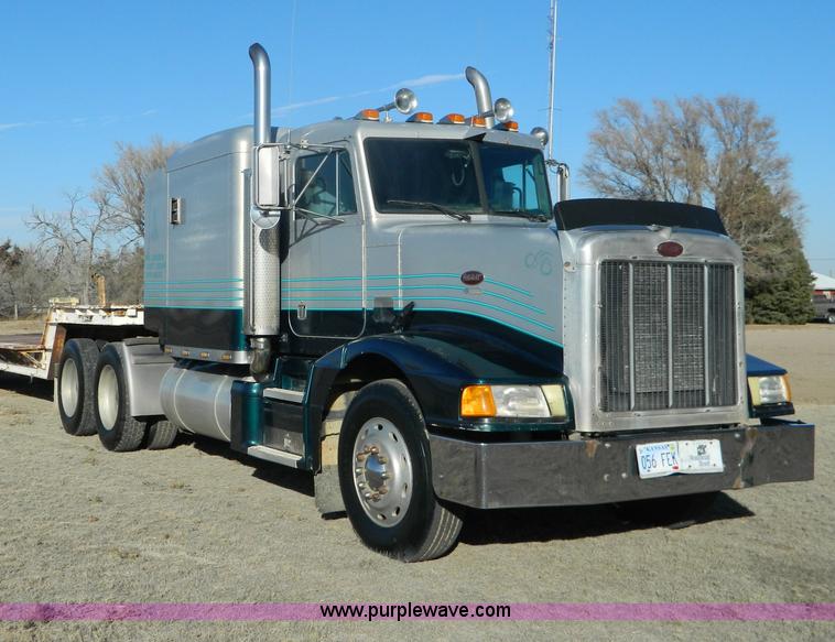 image for item G7581 1988 Perterbilt 377 semi truck