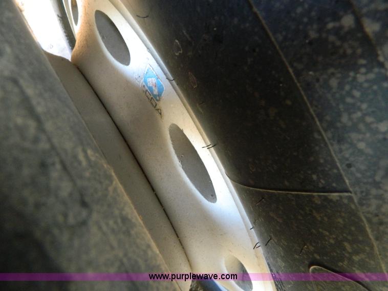 image for item G7581 1988 Perterbilt 377 semi truck