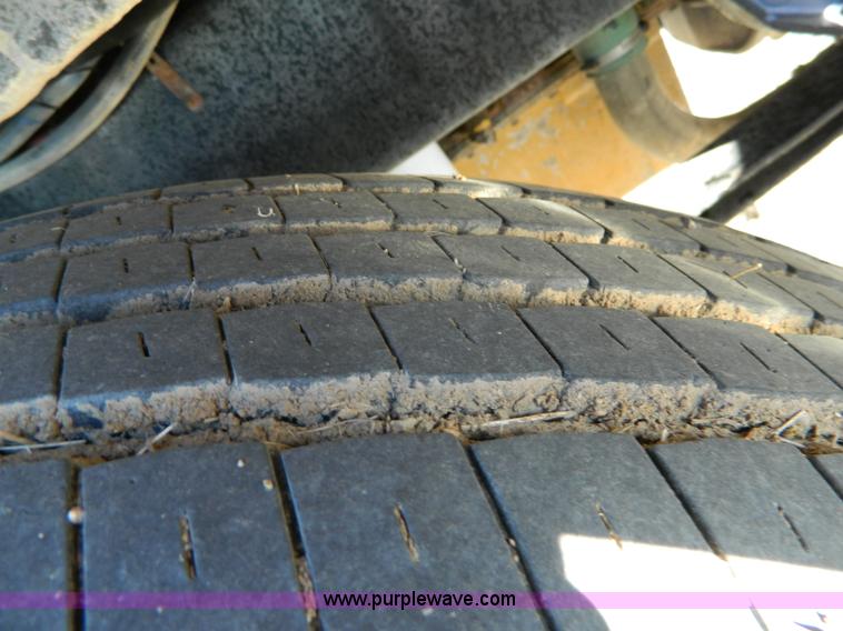 image for item G7581 1988 Perterbilt 377 semi truck